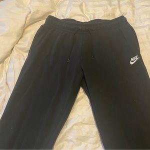 Nike sweatpants. Size medium. Great condition.